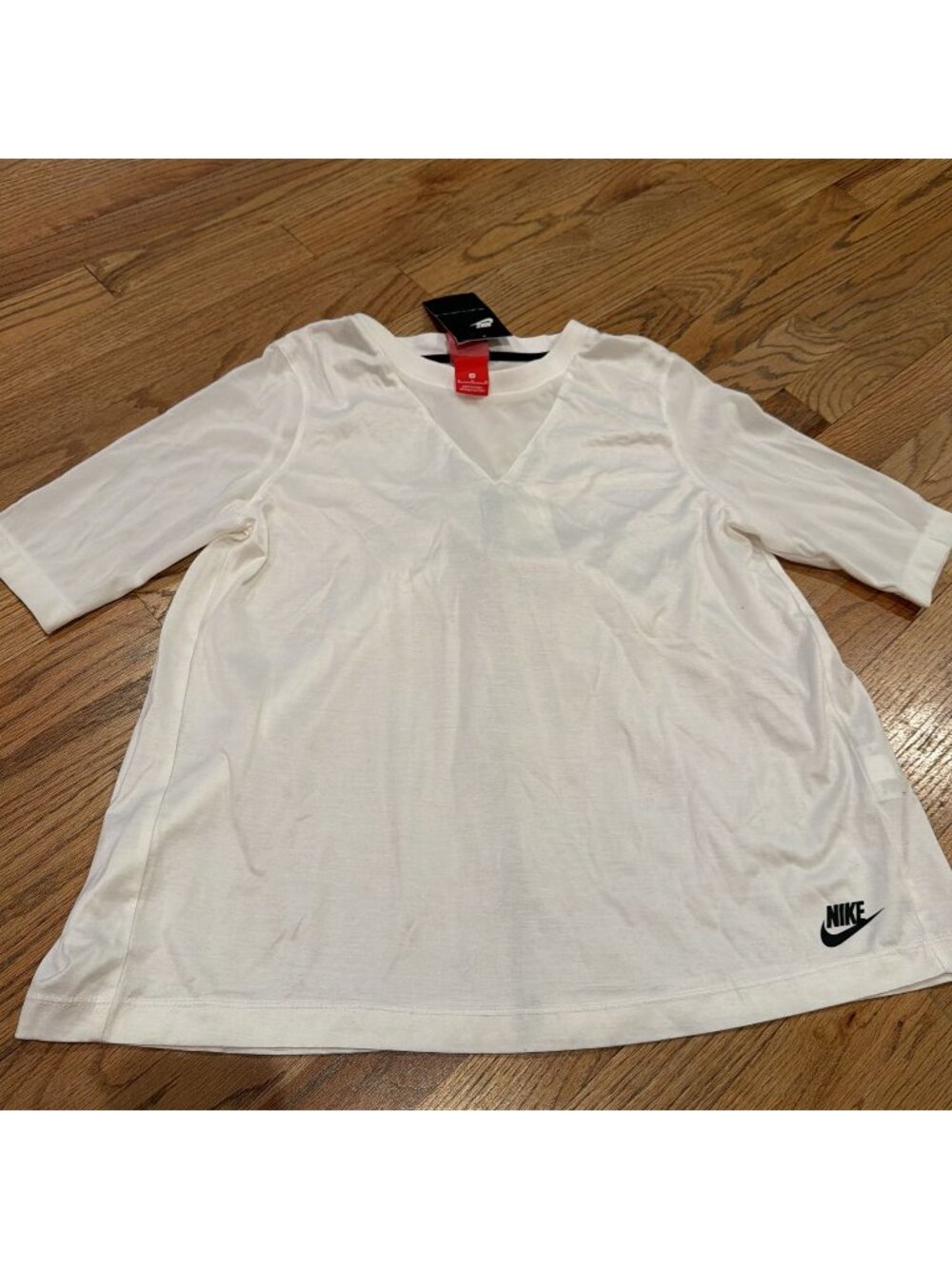 NIKE WOMENS MEDIUM SHIRT NEW WITH TAG 829755-100